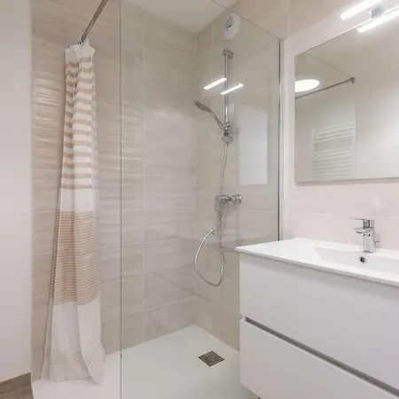 Neuf Avec Grande Terrasse Et Equipement De Gamme - Fr-1-401-292 *