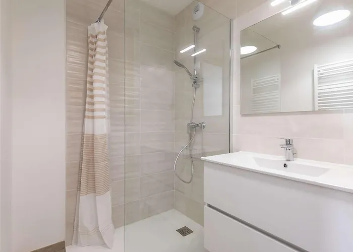 Neuf Avec Grande Terrasse Et Equipement De Gamme - Fr-1-401-292 *